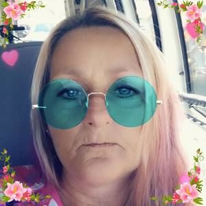 Meet your Posher, Dee dee